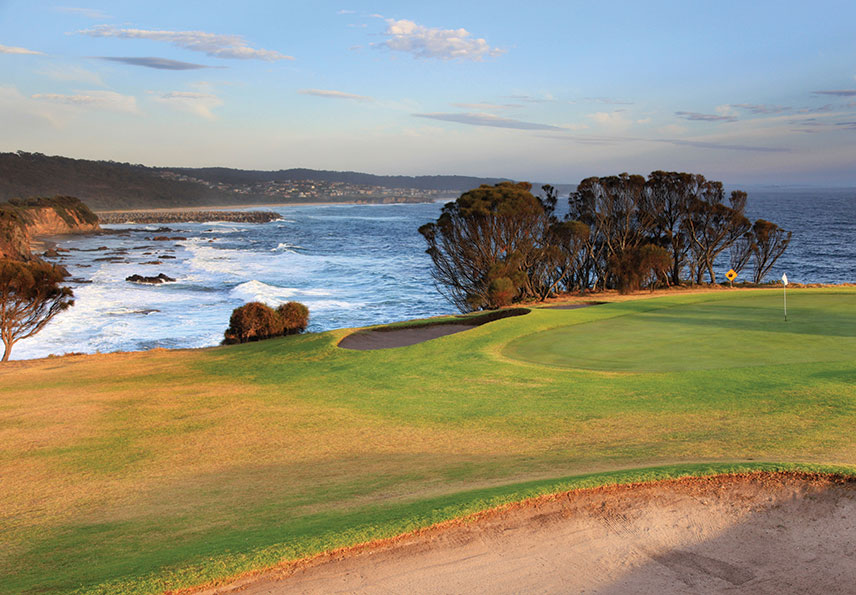 The par-4 second at Narooma Golf Club showcases the spectacular backdrop of the ocean.