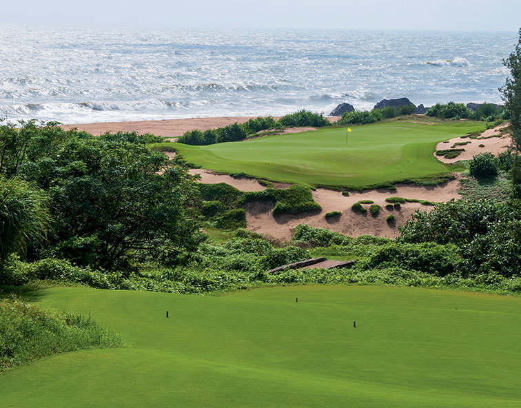 The Eighth at Bill Coore and Ben Crenshaw’s no.37 Shanqin Bay in China.