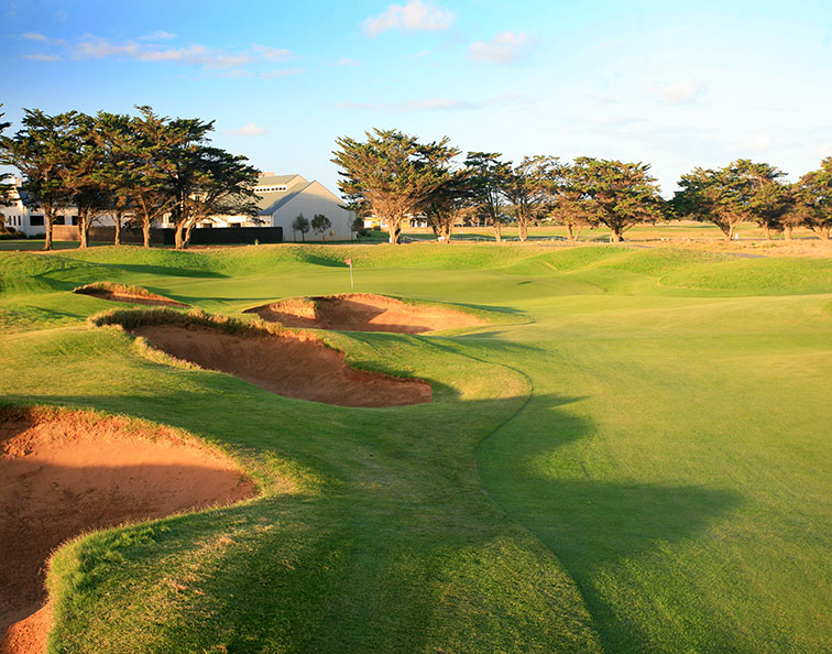 At Thirteenth Beach, gorgeous bunkering is one of the Beach course's standout features.