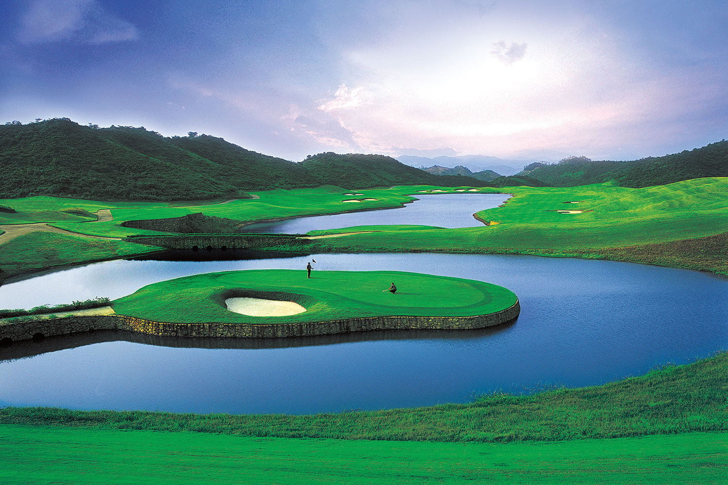 The Faldo course features China’s lone island green.