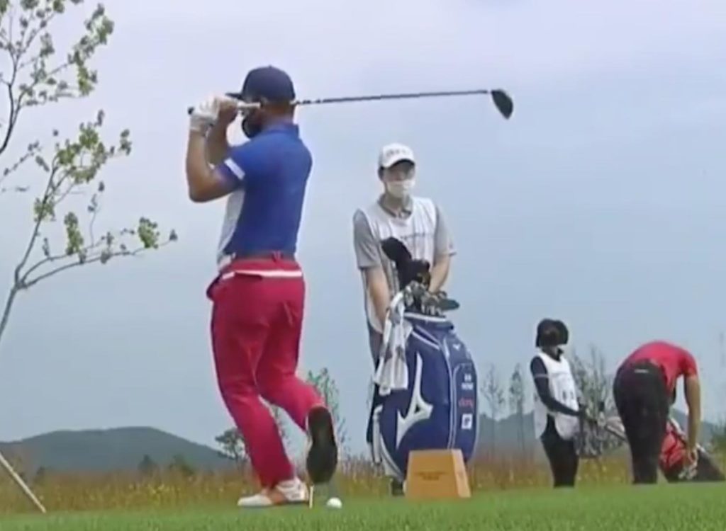 You’re not going to believe this complete whiff by one of the world’s most popular players