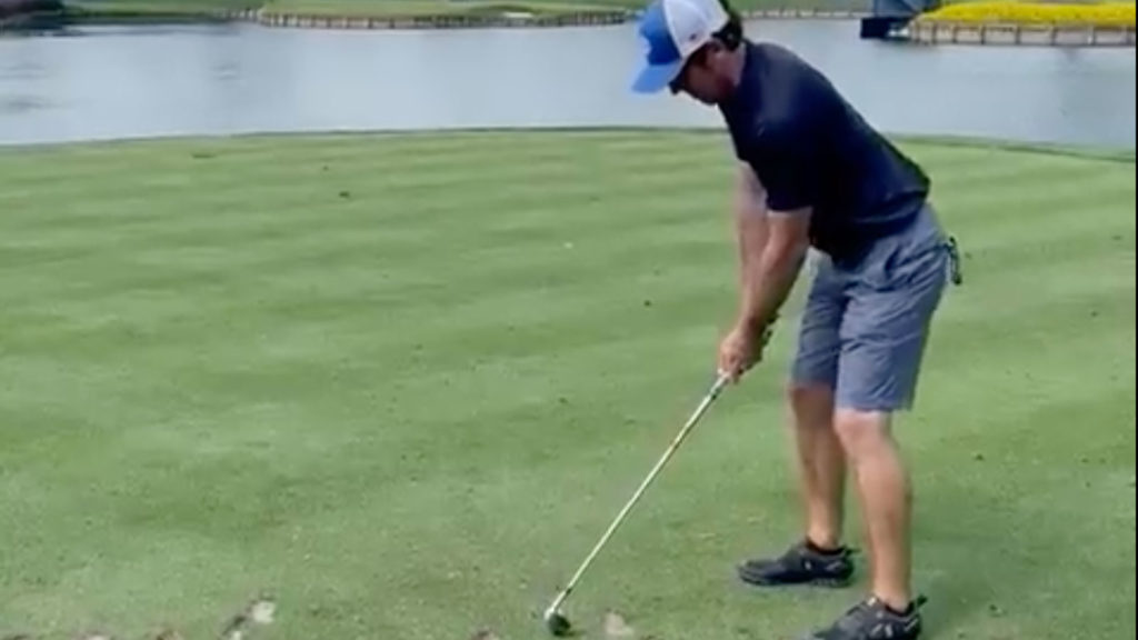 Players 2022: Caddie pulls off the IMPOSSIBLE, hits 17 green with Tyrrell Hatton’s UPSIDE-DOWN 8-iron!