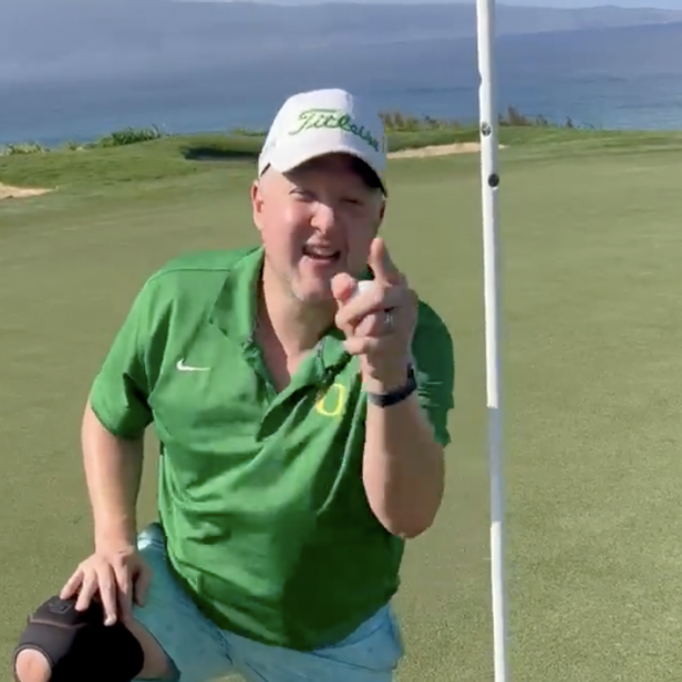man-makes-hole-in-one-on-par-4-at-kapalua,-immediately—and-somewhat-appropriately—taunts-dustin-johnson