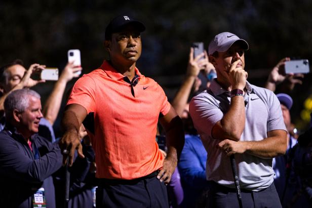 tiger-has-a-long-way-to-go,-golf-under-the-lights-is-sick-and-five-other-observations-from-the-match