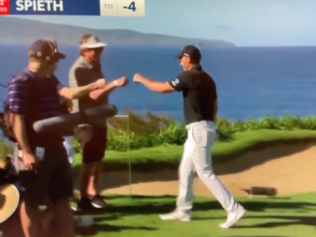 ‘i-can-hear-you-gambling-off-the-back-of-the-green’:-jordan-spieth-hilariously-handles-loud-fans-at-sentry