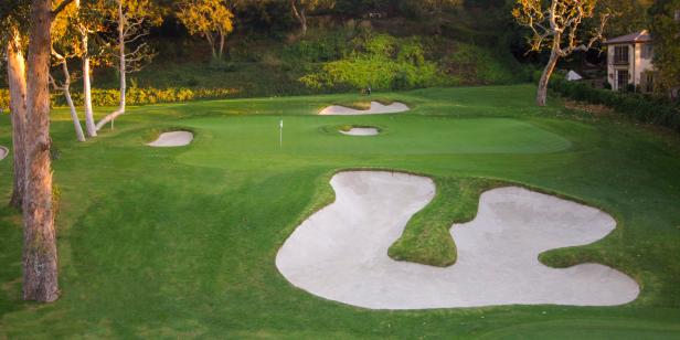 why-does-riviera’s-sixth-hole-have-a-bunker-in-the-middle-of-the-green?