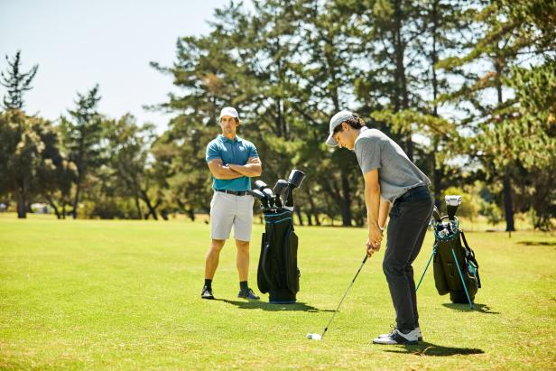rules-of-golf-review:-is-sneaking-a-peek-in-another-player’s-bag-considered-getting-advice?