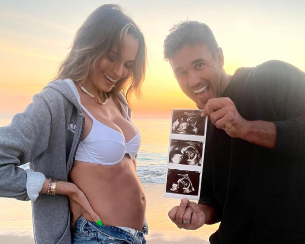 jena-sims-announces-she-and-brooks-koepka-are-expecting-their-first-child-on-instagram