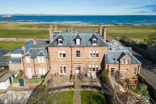 this-scottish-estate-with-one-of-the-“craziest”-greens-on-earth-as-a-backyard-could-be-yours-for-$2.9-million