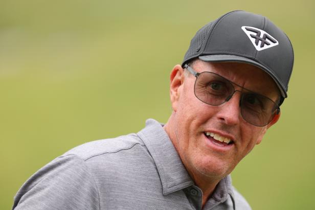 study-proves-that-phil-mickelson,-liv-golfers-receive-more-online-abuse-than-other-golfers