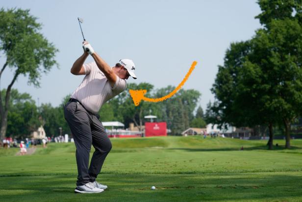 the-clever-way-one-of-the-best-golf-swings-on-tour-improves-his-backswing