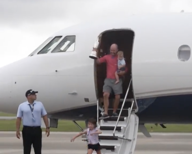 watch-the-hero’s-welcome-brian-harman-received-upon-bringing-the-claret-jug-home