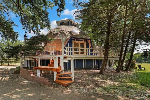 this-driving-range-and-putt-putt-course-for-sale-comes-with-an-epic-two-story-golf-ball-shaped-house-called-the-‘dome-home’