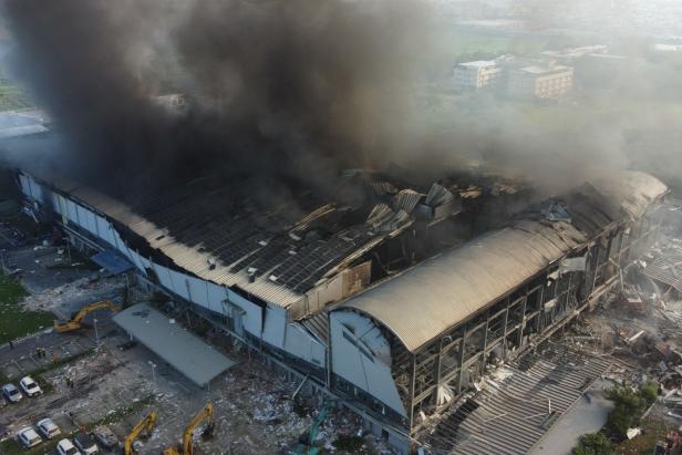 deadly-fire-decimates-a-taiwanese-golf-ball-factory,-global-supply-of-balls-likely-to-be-impacted