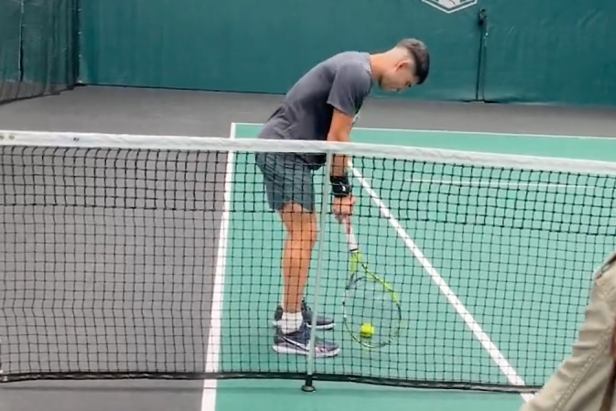 wimbledon-champ-carlos-alcaraz-shows-off-putting-stroke-during-practice-session-with-novak-djokovic