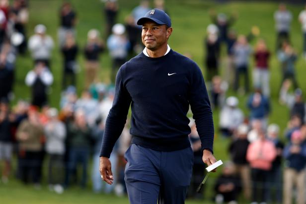 this-video-of-tiger-woods-walking-has-everybody-talking