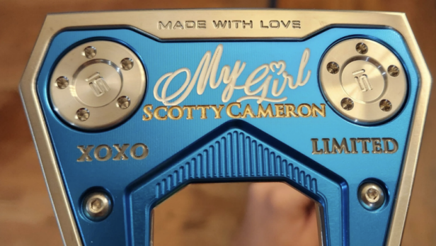 husband-of-the-year surprises wife-with-gorgeous-engraved-scotty-cameron-putter,-love-is-alive