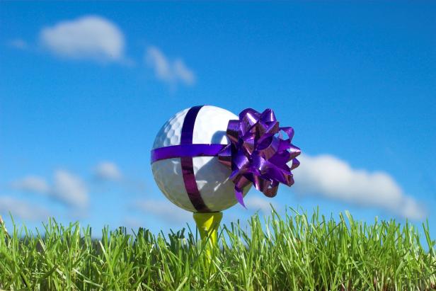 what these-holiday-golf-gifts-really-say-about-your-relationship