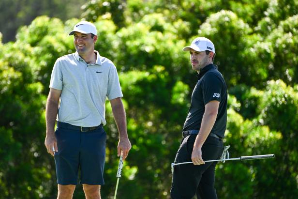 why-patrick-cantlay-really-wants-people-to-talk-about-his-new-hat
