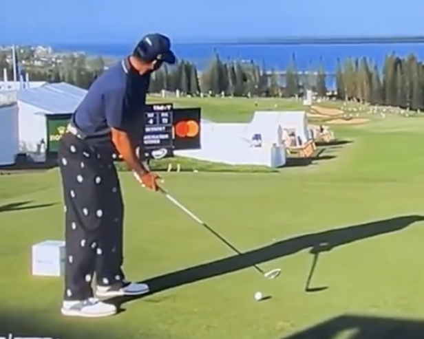 ‘just-so-much-fabric’:-pga-tour-live-commentator-perfectly-describes-jason-day’s-wild-pants
