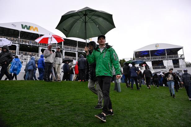 the-best-green-golf-apparel-and-accessories-to-wear-to-celebrate-(and-stay-warm-at)-the-wm-phoenix-open-this-weekend