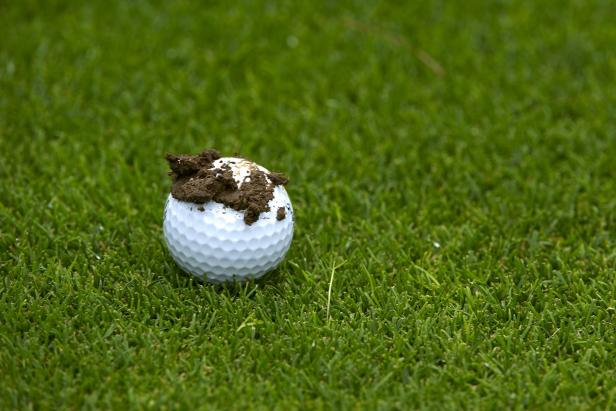 rules-of-golf-review:-can-i-clean-mud-off-my-golf-ball while-playing-a-hole?