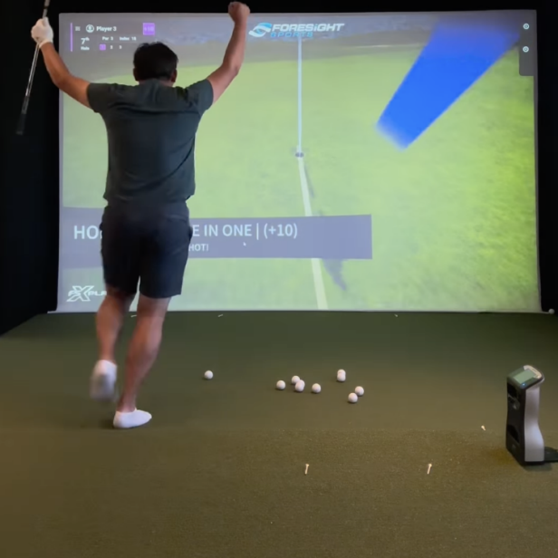 si-woo-kim-aced-his-own-hole-in-one-simulator-challenge-in-impressively-quick-fashion