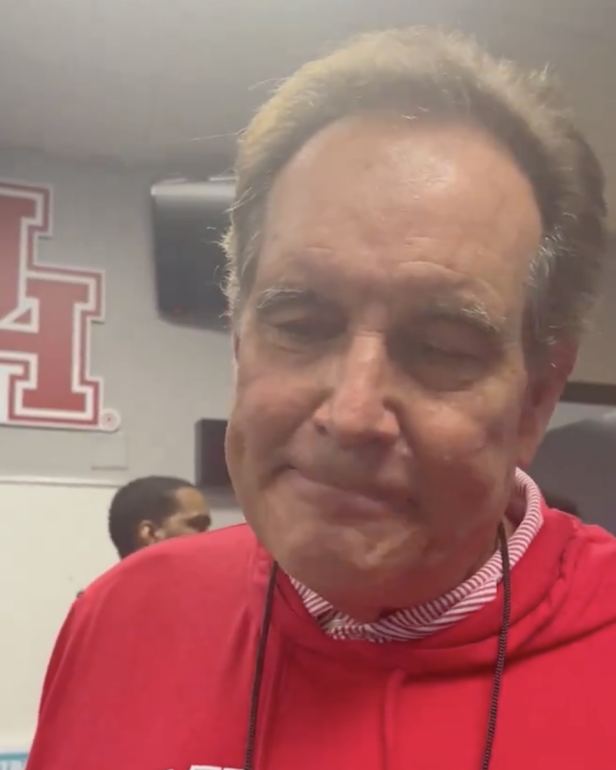 jim-nantz-has-seamlessly-transitioned-from-unbiased-announcer-to-diehard-houston-cougars-fan