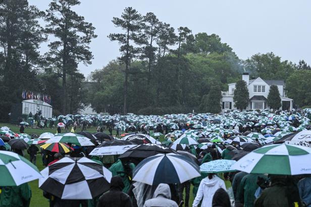 masters-2024:-first-round-at-augusta-national-under-weather-delay