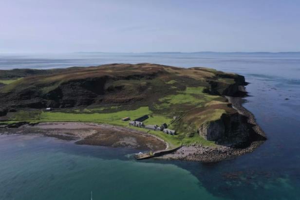 the-perfect-location-for-a-scottish-golf-hideaway-just-came-up-for-sale