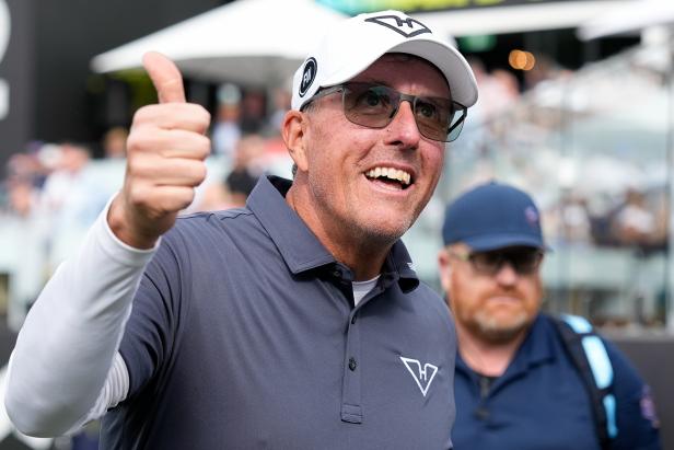 ‘i-just-say-a-bunch-of-stupid-sh*t’:-phil-mickelson-delivers-hilarious-quote-about-becoming-golf’s-og-content-king
