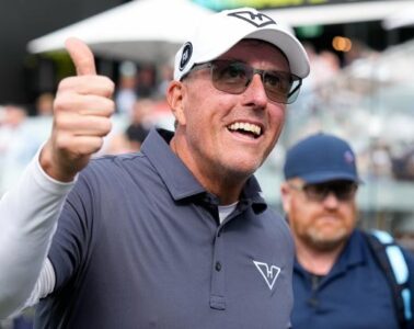 ‘i-just-say-a-bunch-of-stupid-sh*t’:-phil-mickelson-delivers-hilarious-quote-about-becoming-golf’s-og-content-king