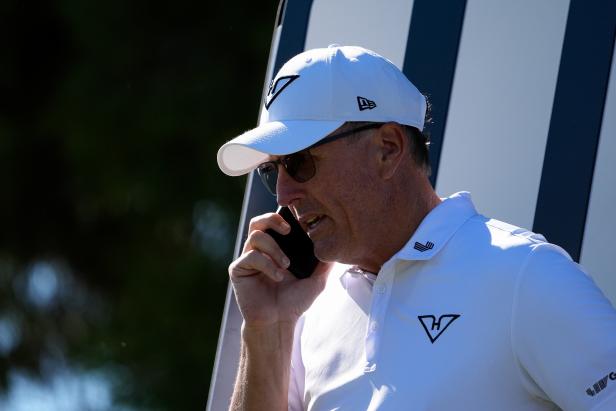 phil-mickelson-deletes-strongly-worded-tweet-warning-major-championships-over-lack-of-liv-players