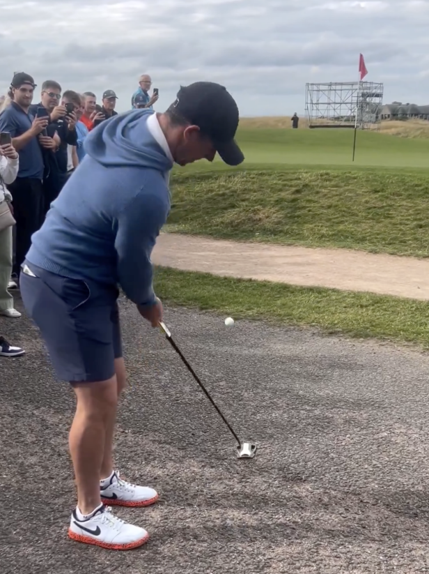 Fans capture hilarious Rory McIlroy fail at the Road Hole from his recent round at St Andrews – Australian Golf Digest